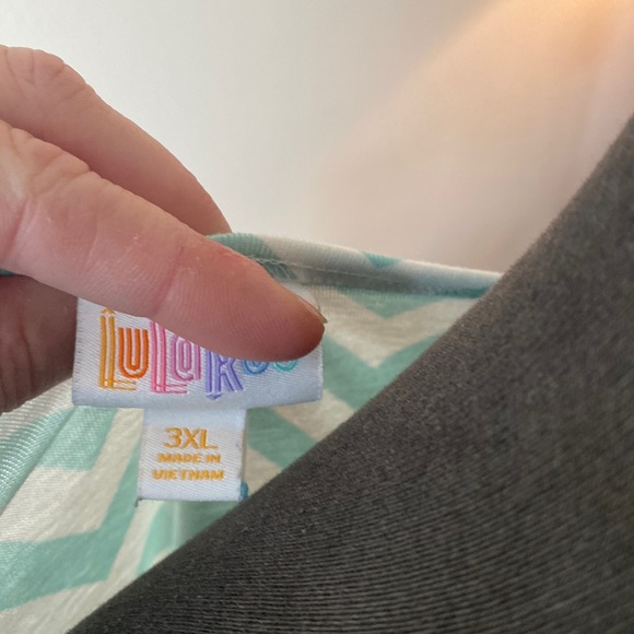 - Lularoe Perfect Tee size 3XL - Picture 5 of 5